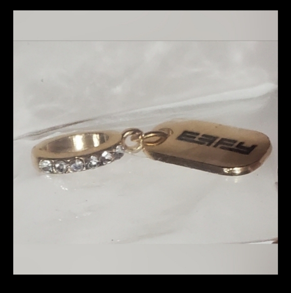 Effy tag charm, with rhinestones. Goldtone - Picture 1 of 6